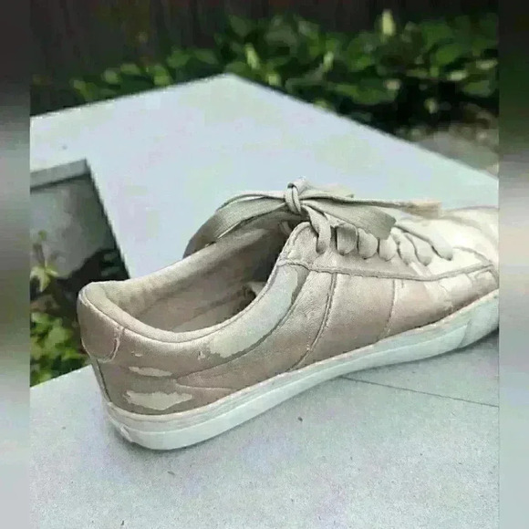 Girls Polo Ralph Lauren Sayer Logo Embroidered Leather Sneaker Mettalic- size 4 - Picture 2 of 6